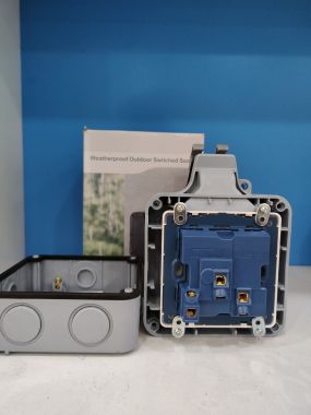 Ổ CẮM KÍN NƯỚC LSE CÓ CÔNG TẮC IP66 + Ổ CẮM KÍN NƯỚC CÓ USB